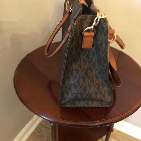 Micheal Kors Hamilton Signature Brown Handbag - Picture 4 of 10